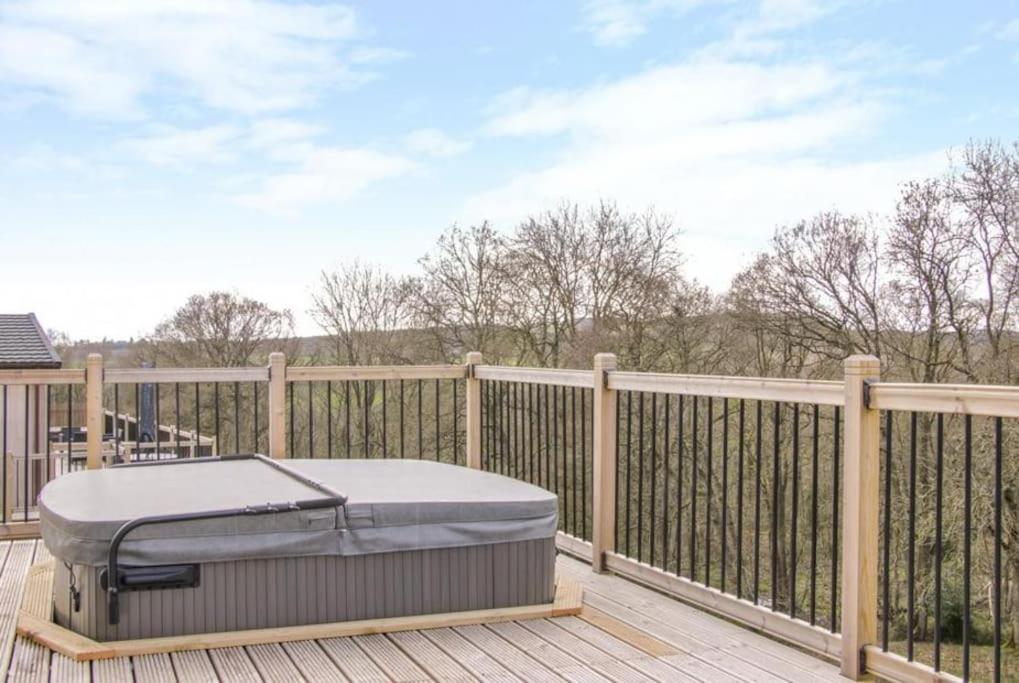Fabulous Detached Lodge With Hot Tub Two Nights Minimum Stay Bridgnorth Zewnętrze zdjęcie